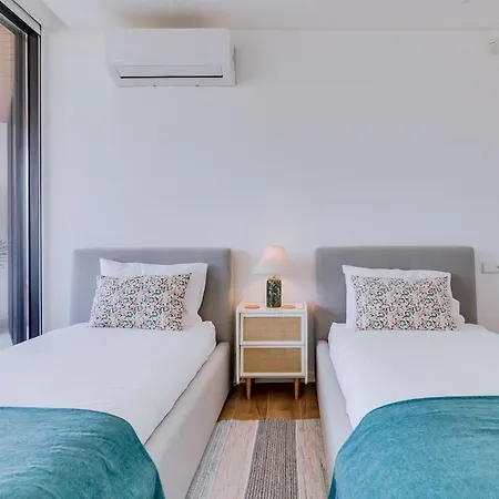 Marina Horizon - 2br Contemporary Retreat L شقة Olhão